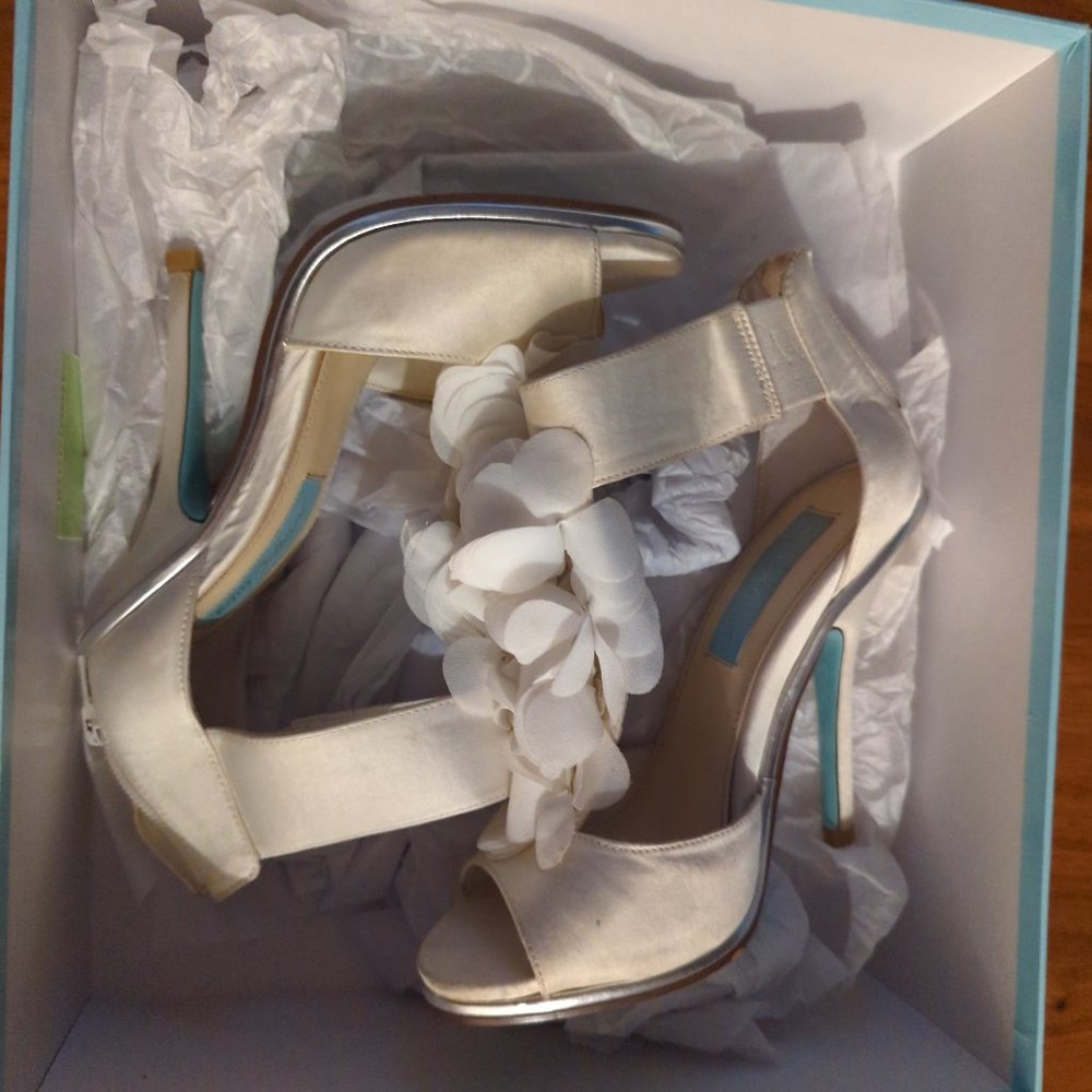 Blue by Betsy Johnson SB-Bloom ivory Satin 5.5